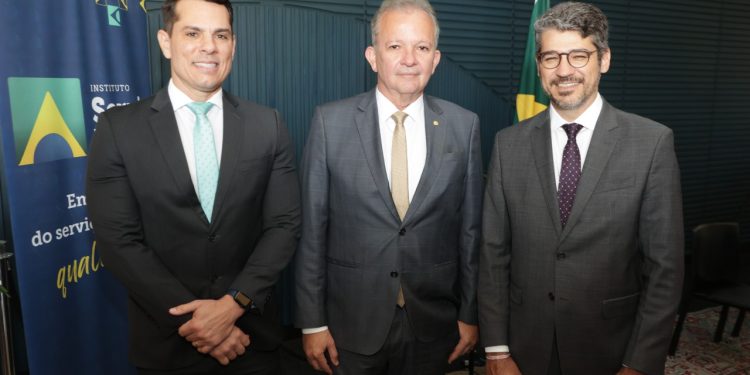 “Quando retiramos poder do servidor, estamos, na prática, retirando poder da sociedade”, afirma novo presidente do Instituto Servir Brasil