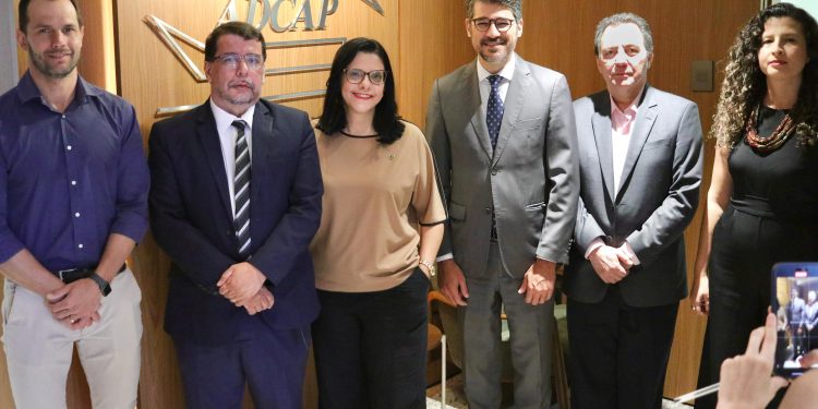 Em AGE, Servir Brasil debate reforma administrativa e aprova adesão da Aednit como nova associada