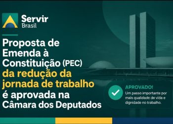 *Câmara aprova jornada de trabalho de 40h semanais e dois dias de descanso* A Câmara dos Deputados aprovou, nesta quarta-feira (27), a Proposta de Emenda à Constituição (PEC) que reduz a jornada de trabalho de 44 para 40 horas por semana, sem redução salarial, além de assegurar dois dias de descanso remunerado. A proposta segue para apreciação do Senado Federal. O texto aprovado, após semanas de negociações entre lideranças partidárias, governo federal e representantes do setor produtivo, prevê a redução da jornada máxima semanal de 44 para 42 horas, sessenta dias após a promulgação da emenda constitucional, com a garantia de dois dias de descanso semanal remunerado – um deles, preferencialmente, aos domingos. Após doze meses da entrada em vigor da primeira etapa, a jornada será reduzida definitivamente para 40h semanais. Mais cedo, o parecer apresentado pelo relator, Leo Prates (Republicanos-BA), havia sido aprovado pela comissão especial da Câmara responsável pela análise da matéria. De acordo com a proposta, aspectos específicos relacionados às escalas de determinadas categorias profissionais poderão ser regulamentados posteriormente por lei ou negociação coletiva. O relatório também estabelece regras diferenciadas de transição para trabalhadores terceirizados contratados pela administração pública e para trabalhadores da iniciativa privada com remuneração superior a dois tetos e meio da Previdência Social. A Frente Parlamentar e o Instituto Servir Brasil divulgaram nota pública em apoio às diferentes propostas de redução da jornada e superação da escala 6×1. No texto, subscrito por mais de 30 entidades representativas de servidores públicos, defendem que “Todas as pessoas que vivem do próprio trabalho, atuem na iniciativa privada ou no serviço público, devem lutar juntas por mais qualidade de vida, proteção à saúde, remuneração digna, equilíbrio entre vida profissional e pessoal e relações mais humanas, justas e sustentáveis”. Para o presidente da Frente Servir Brasil, deputado federal André Figueiredo (PDT-CE), reduzir jornadas excessivas também significa construir relações econômicas mais produtivas. “Valorizar o descanso não é reduzir eficiência. É compreender que desenvolvimento econômico depende também de pessoas saudáveis, motivadas e com condições dignas de vida”, afirmou. Já o presidente do Instituto Servir Brasil, Alison Souza, destacou que a discussão sobre jornada de trabalho precisa considerar os impactos sociais da exaustão. “Quando milhões de pessoas vivem sem tempo para descansar adequadamente, conviver com as suas famílias, estudar ou simplesmente existir para além do trabalho, os impactos disso deixam de ser individuais. Isso altera a dinâmica das cidades, da saúde pública, da educação e das relações sociais. Construir jornadas mais equilibradas é construir um país mais saudável”, declarou.
