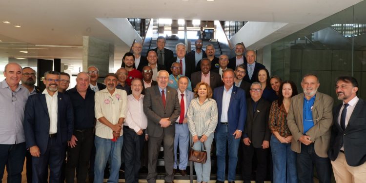 Frente e Instituto Servir Brasil reúnem centrais sindicais para debater PL da negociação das relações de trabalho no setor público